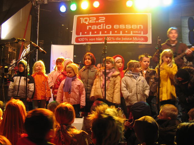 gal/2007/2007 Lichblicke Radio Essen Weihnachtsmarkt/2007 Saitentwist Lichtblicke Radio Essen Weihnachtsmarkt 8.12. 018.jpg